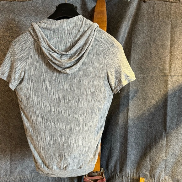 IMPERIAL V HOODED TEE - Picture 4 of 4